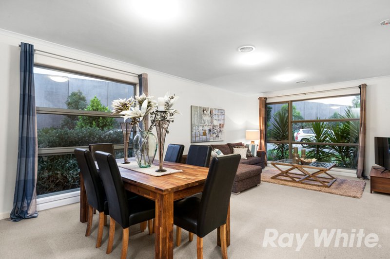 Photo - 39 Brunton Crescent, Mulgrave VIC 3170 - Image 2