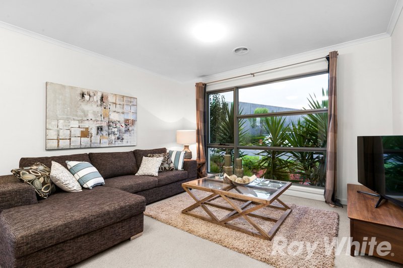 Photo - 39 Brunton Crescent, Mulgrave VIC 3170 - Image 3