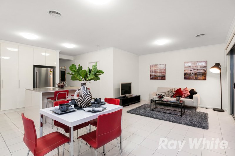 Photo - 39 Brunton Crescent, Mulgrave VIC 3170 - Image 4