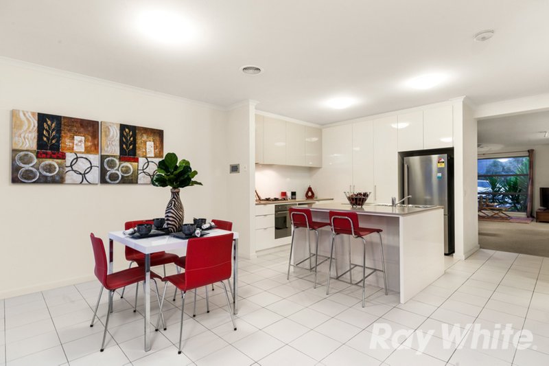 Photo - 39 Brunton Crescent, Mulgrave VIC 3170 - Image 5