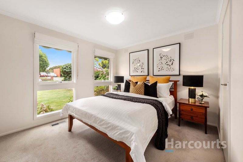 Photo - 39 Burlington Crescent, Wantirna VIC 3152 - Image 8