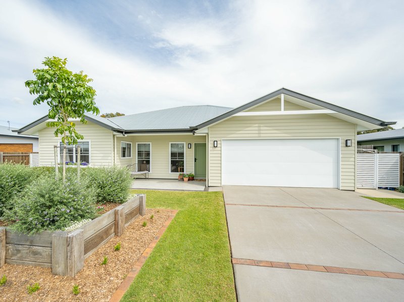 39 Cambridge Cct , Southside QLD 4570