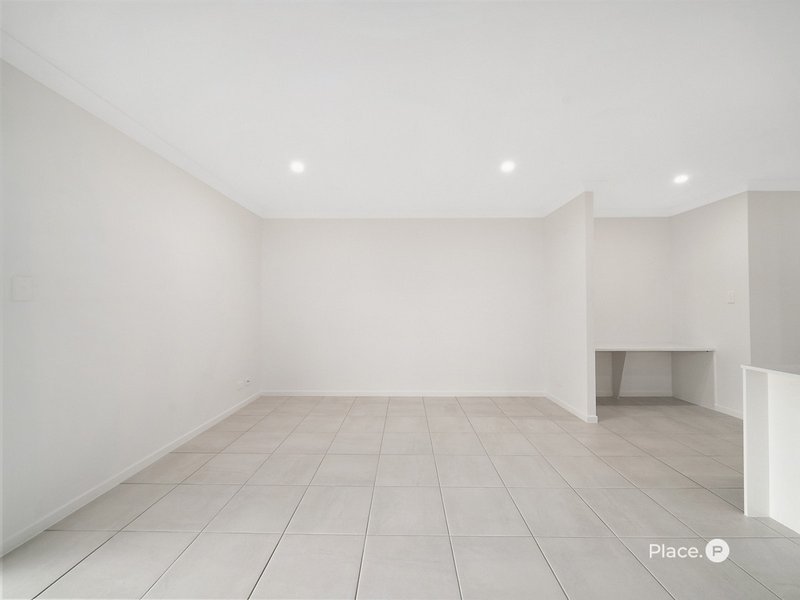 Photo - 39 Cambridge Circuit, Lawnton QLD 4501 - Image 6