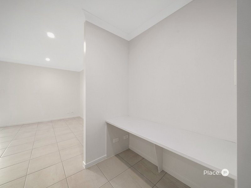 Photo - 39 Cambridge Circuit, Lawnton QLD 4501 - Image 7