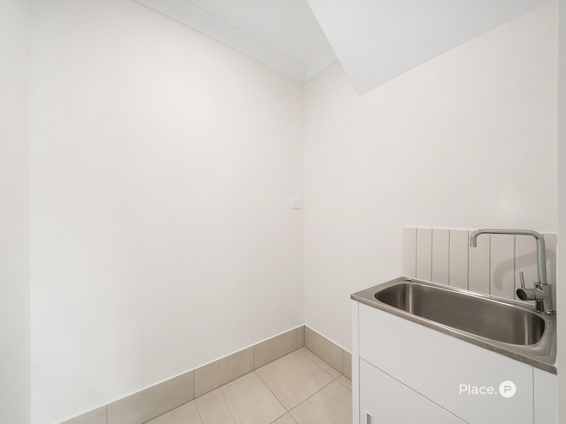 Photo - 39 Cambridge Circuit, Lawnton QLD 4501 - Image 9