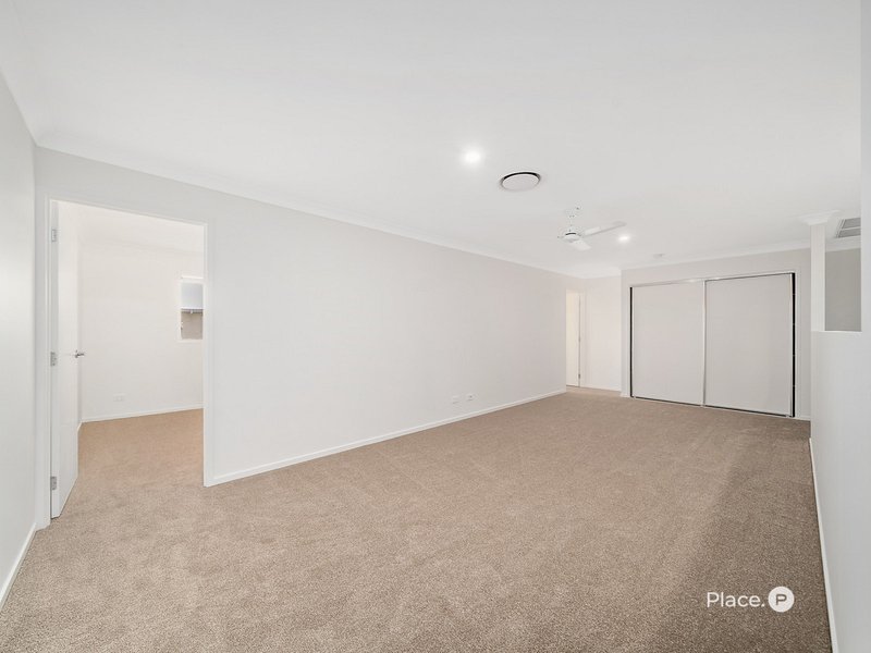 Photo - 39 Cambridge Circuit, Lawnton QLD 4501 - Image 11