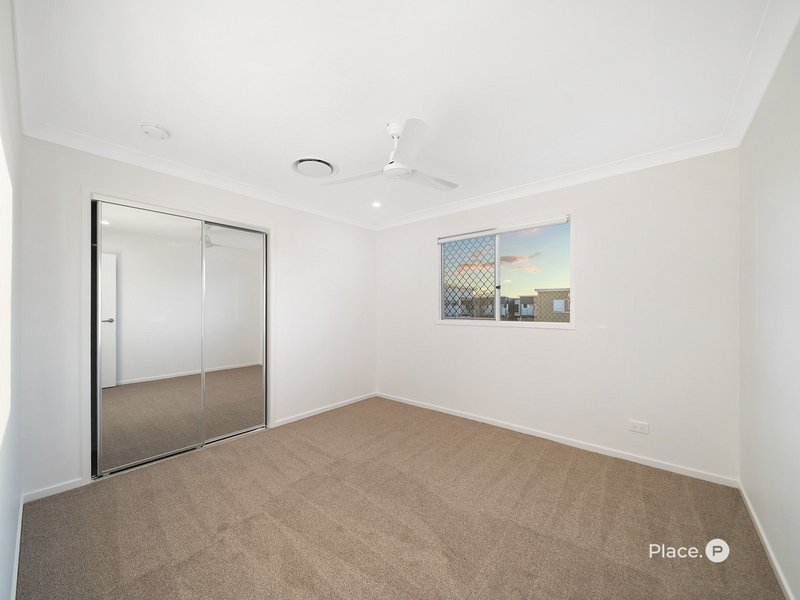 Photo - 39 Cambridge Circuit, Lawnton QLD 4501 - Image 16