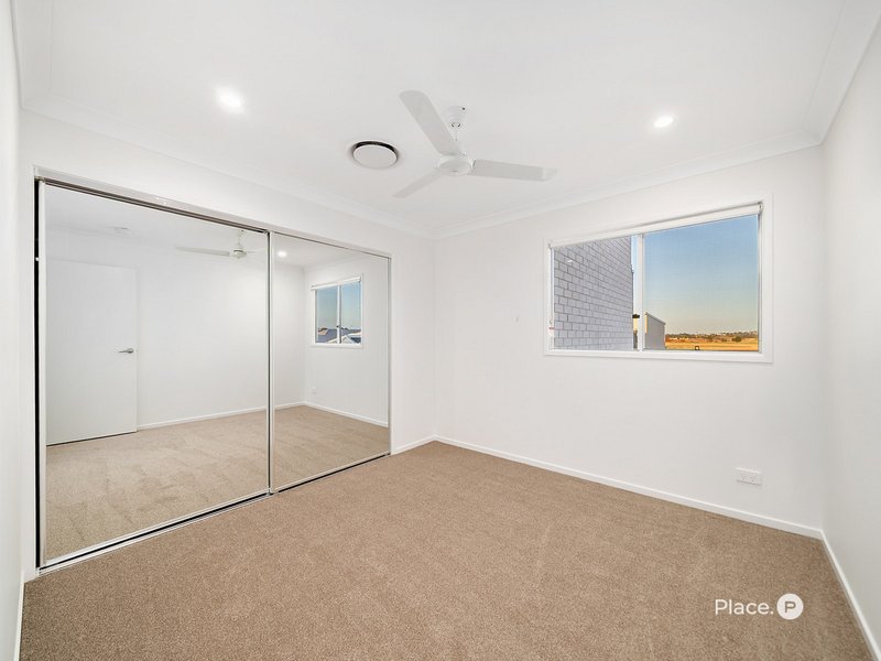 Photo - 39 Cambridge Circuit, Lawnton QLD 4501 - Image 17