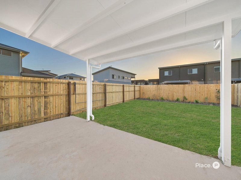 Photo - 39 Cambridge Circuit, Lawnton QLD 4501 - Image 18