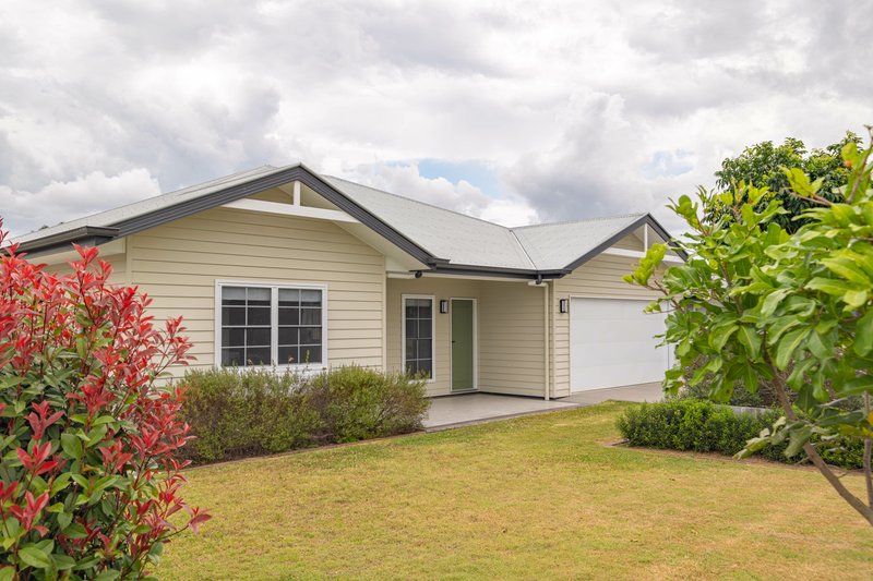 39 Cambridge Circuit, Southside QLD 4570