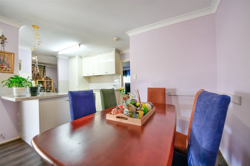 Photo - 39 Cambridge Crescent, Cooloongup WA 6168 - Image 5