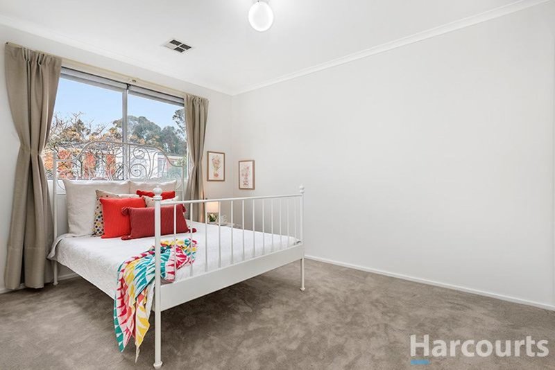 Photo - 39 Candlebark Lane, Nunawading VIC 3131 - Image 5