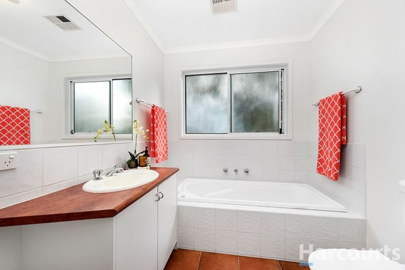 Photo - 39 Candlebark Lane, Nunawading VIC 3131 - Image 8