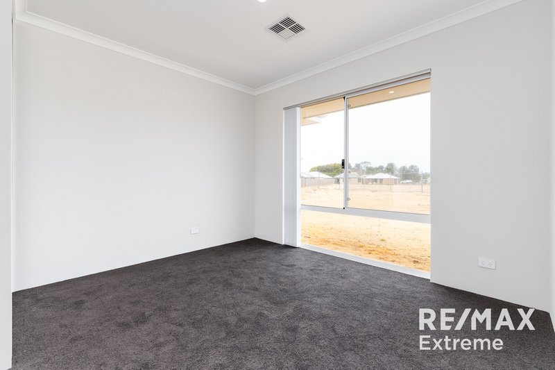 Photo - 39 Capilano Avenue, Yanchep WA 6035 - Image 14