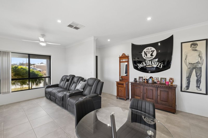 Photo - 39 Cara Way, Wattle Grove WA 6107 - Image 5