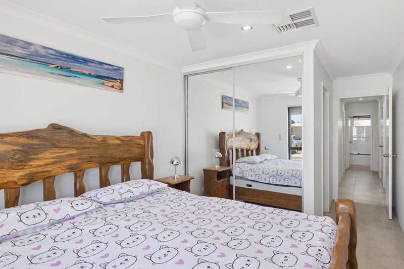Photo - 39 Cara Way, Wattle Grove WA 6107 - Image 12
