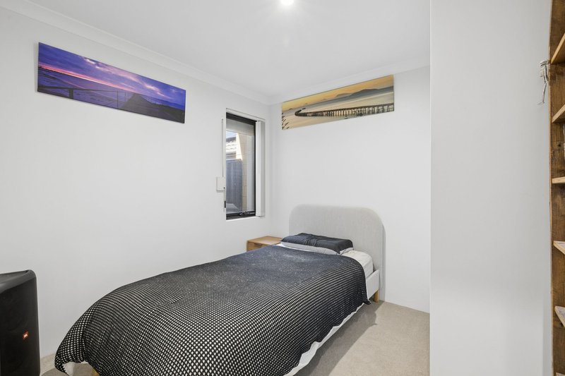 Photo - 39 Cara Way, Wattle Grove WA 6107 - Image 15