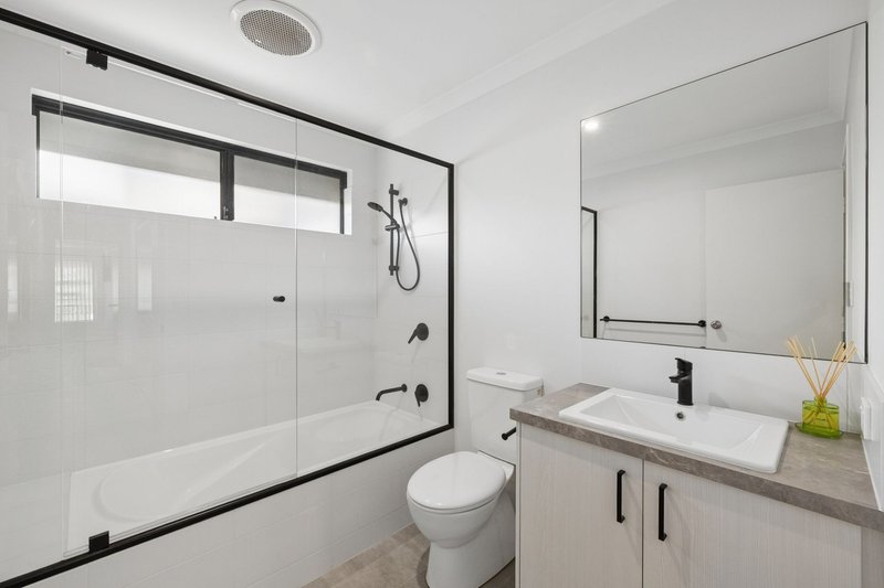 Photo - 39 Cara Way, Wattle Grove WA 6107 - Image 18