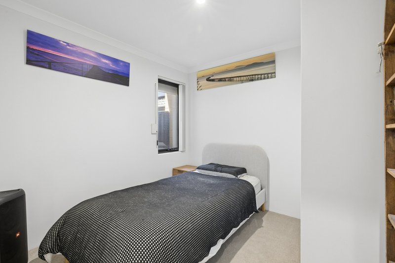 Photo - 39 Cara Way, Wattle Grove WA 6107 - Image 21