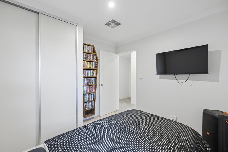 Photo - 39 Cara Way, Wattle Grove WA 6107 - Image 22