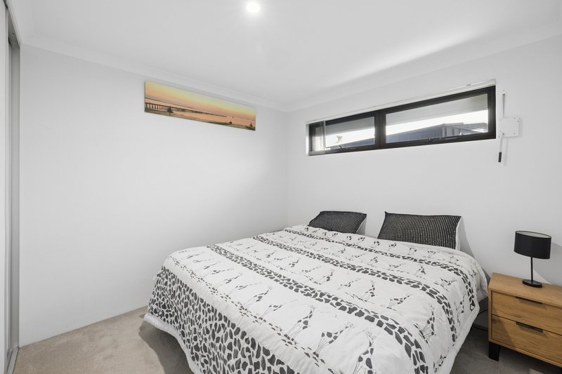 Photo - 39 Cara Way, Wattle Grove WA 6107 - Image 24