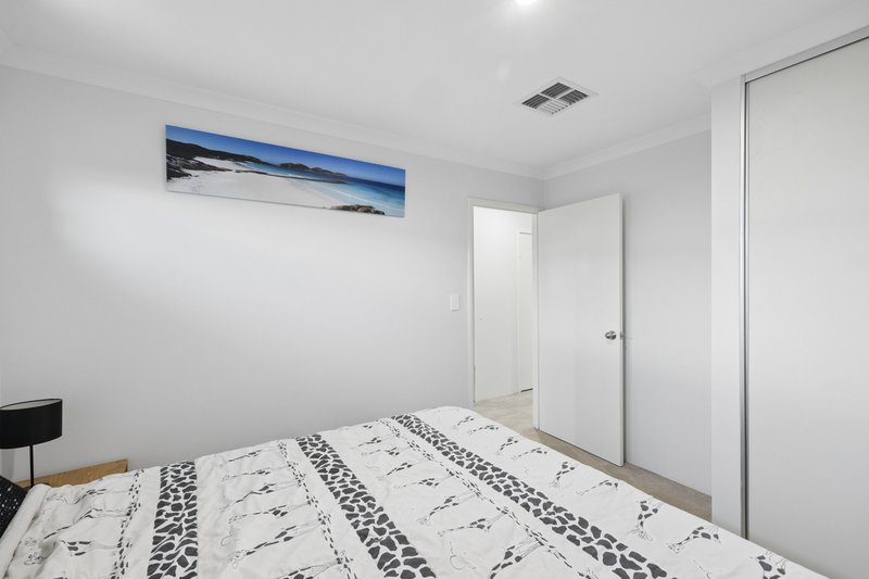 Photo - 39 Cara Way, Wattle Grove WA 6107 - Image 25