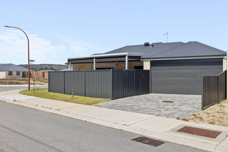 Photo - 39 Cara Way, Wattle Grove WA 6107 - Image 26