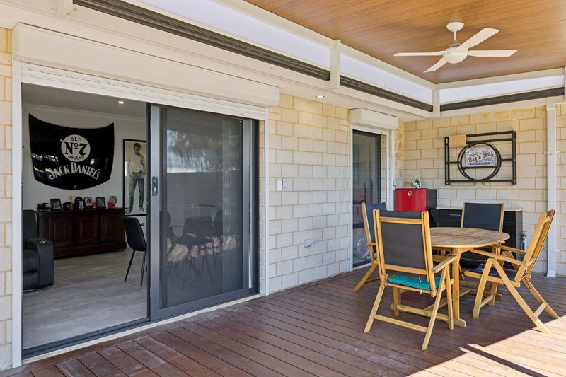 Photo - 39 Cara Way, Wattle Grove WA 6107 - Image 28