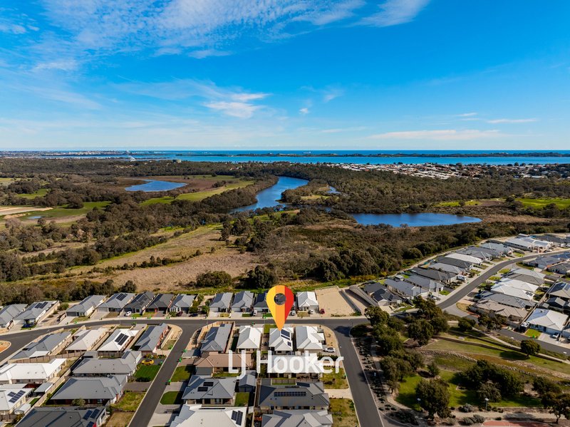 Photo - 39 Carnelian Avenue, Australind WA 6233 - Image 3