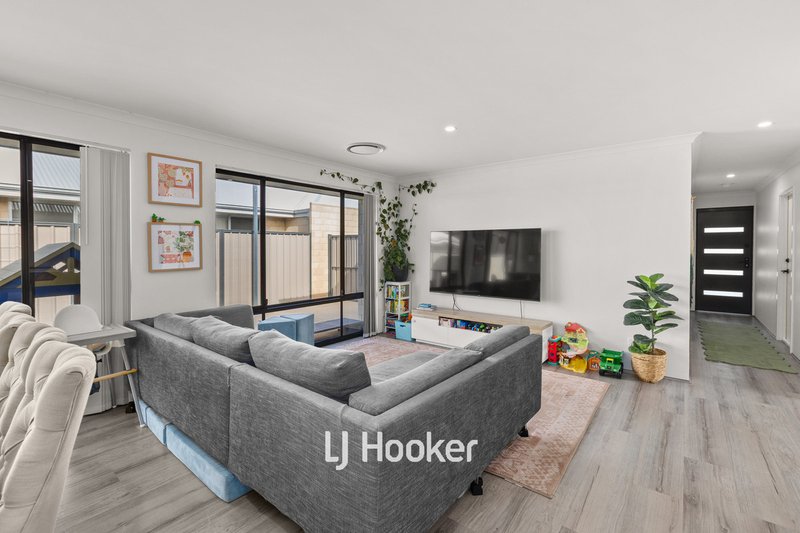 Photo - 39 Carnelian Avenue, Australind WA 6233 - Image 4