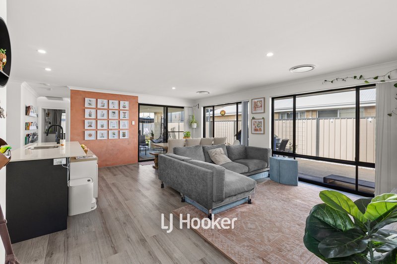 Photo - 39 Carnelian Avenue, Australind WA 6233 - Image 5