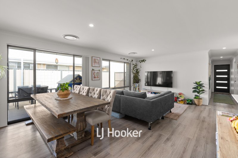 Photo - 39 Carnelian Avenue, Australind WA 6233 - Image 8