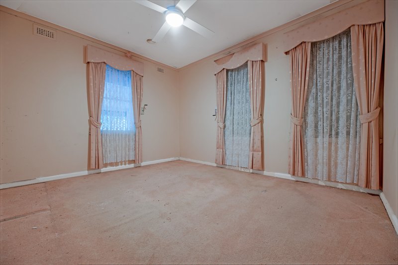 Photo - 39 Charlton Crescent, Reservoir VIC 3073 - Image 6