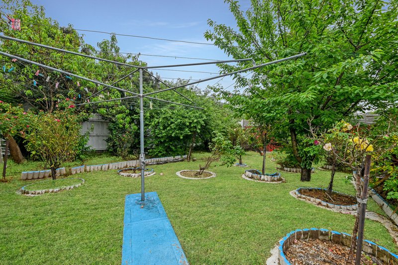 Photo - 39 Charlton Crescent, Reservoir VIC 3073 - Image 14