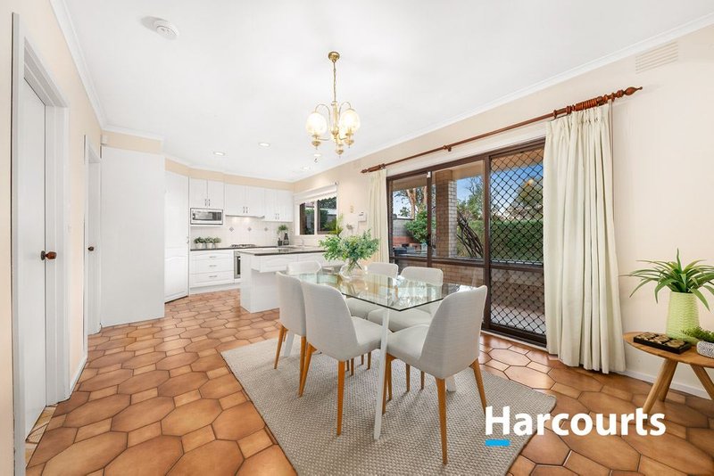 Photo - 39 Chartwell Drive, Wantirna VIC 3152 - Image 4