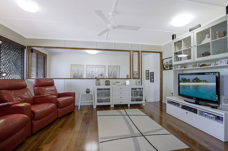 Photo - 39 Chartwell St , Margate QLD 4019 - Image 2