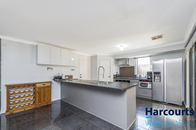 Photo - 39 Cinnabar Bend, Aveley WA 6069 - Image 5