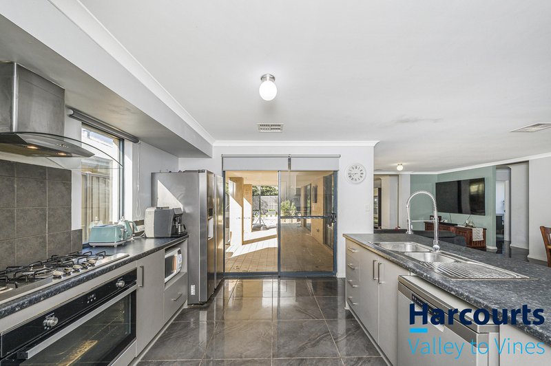 Photo - 39 Cinnabar Bend, Aveley WA 6069 - Image 7