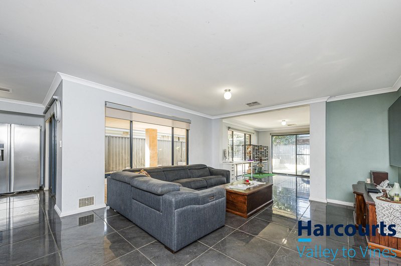 Photo - 39 Cinnabar Bend, Aveley WA 6069 - Image 9