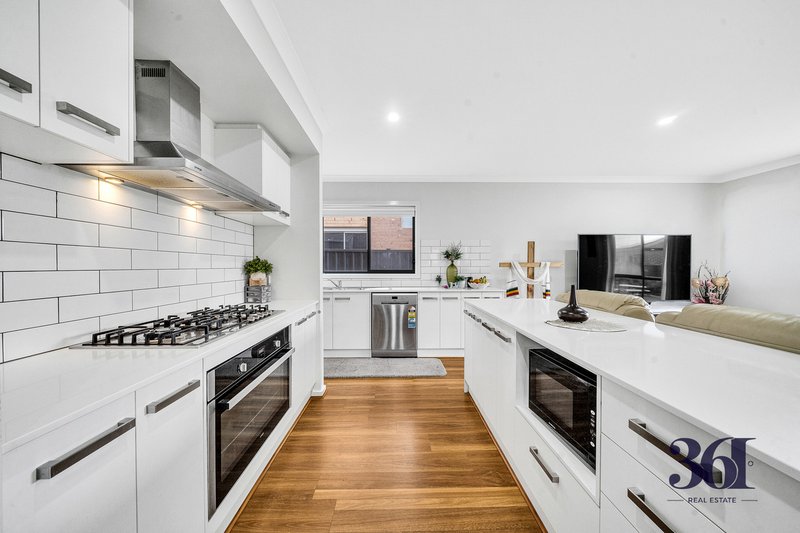 Photo - 39 Clara Avenue, Truganina VIC 3029 - Image 6