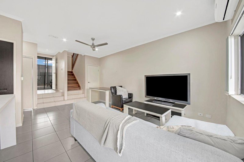 Photo - 3/9 Cockatoo Drive, New Auckland QLD 4680 - Image 4