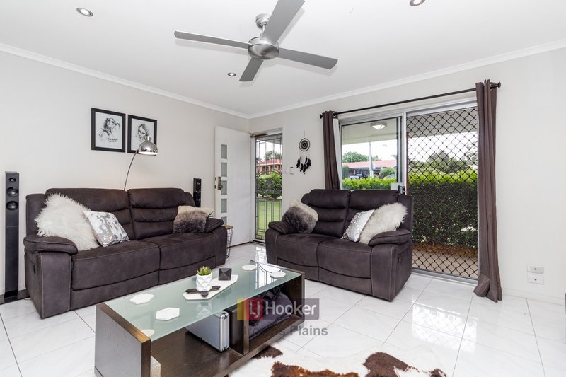 Photo - 39 Conifer Street, Hillcrest QLD 4118 - Image 4