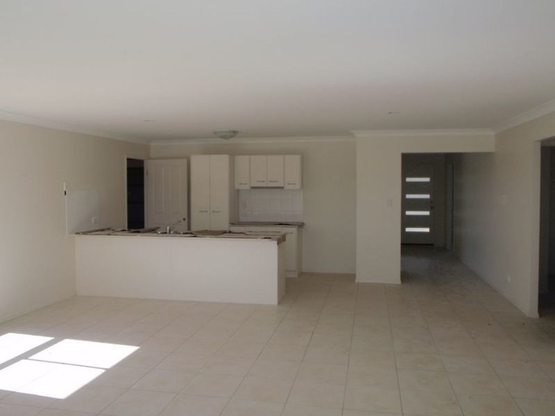 Photo - 39 Cooper Street, Laidley QLD 4341 - Image 2