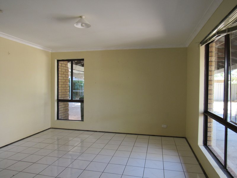 Photo - 39 Coronata Drive, Warnbro WA 6169 - Image 3