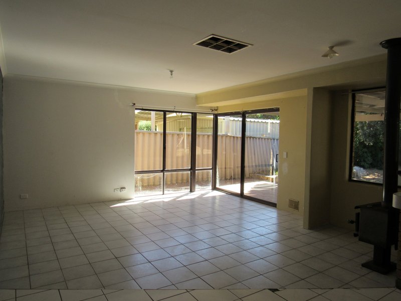 Photo - 39 Coronata Drive, Warnbro WA 6169 - Image 9