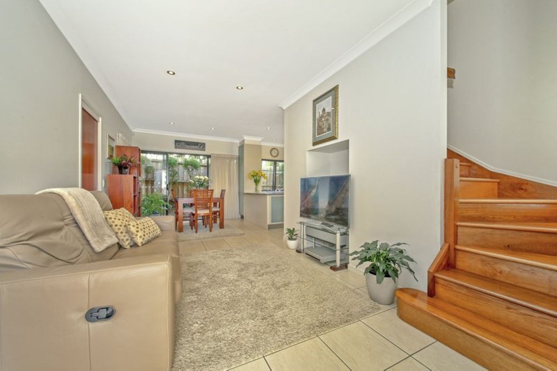 Photo - 39 Curwen Terrace, Chermside QLD 4032 - Image 13