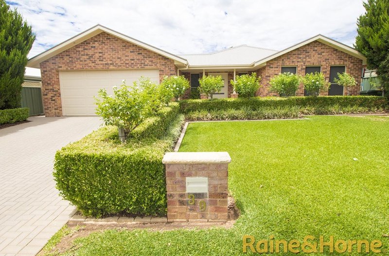 39 Cypress Point Drive, Dubbo NSW 2830