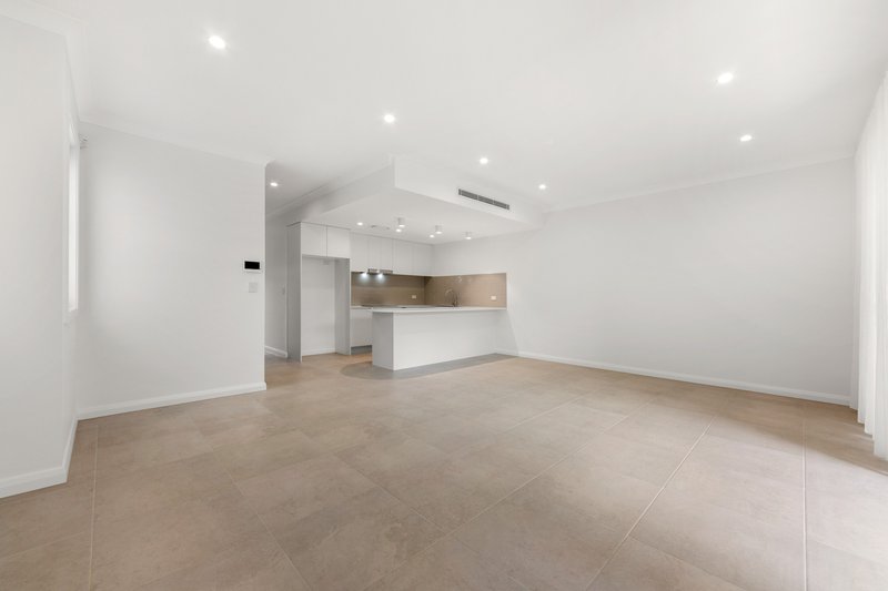 Photo - 39 Dahlia Street, Greystanes NSW 2145 - Image 3