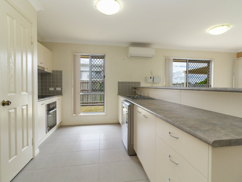 Photo - 39 Dart Place, Parkinson QLD 4115 - Image 2