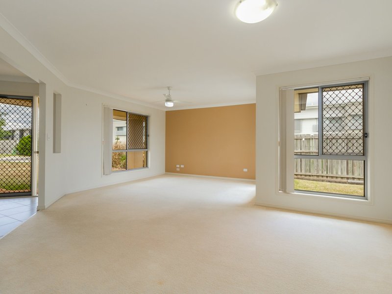 Photo - 39 Dart Place, Parkinson QLD 4115 - Image 3